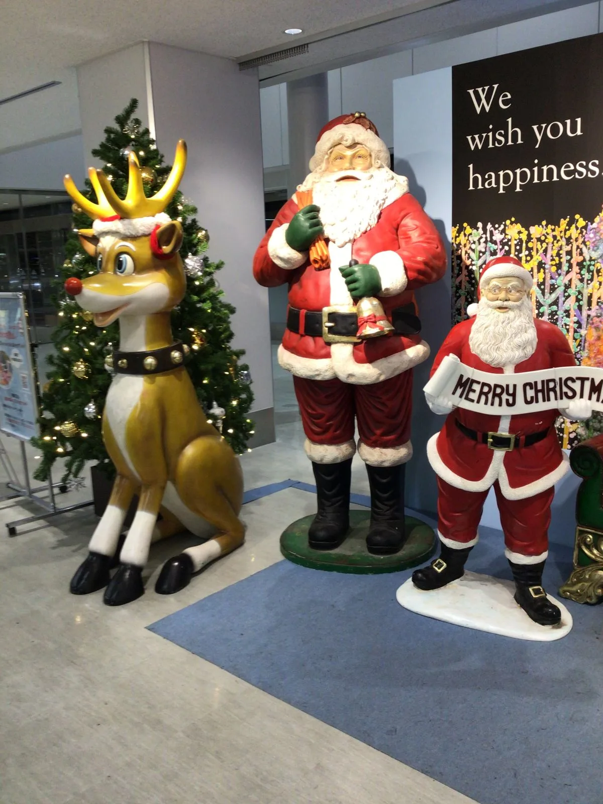 Santa Claus & Reindeer Fiberglass Statues for Christmas Displays — view 3