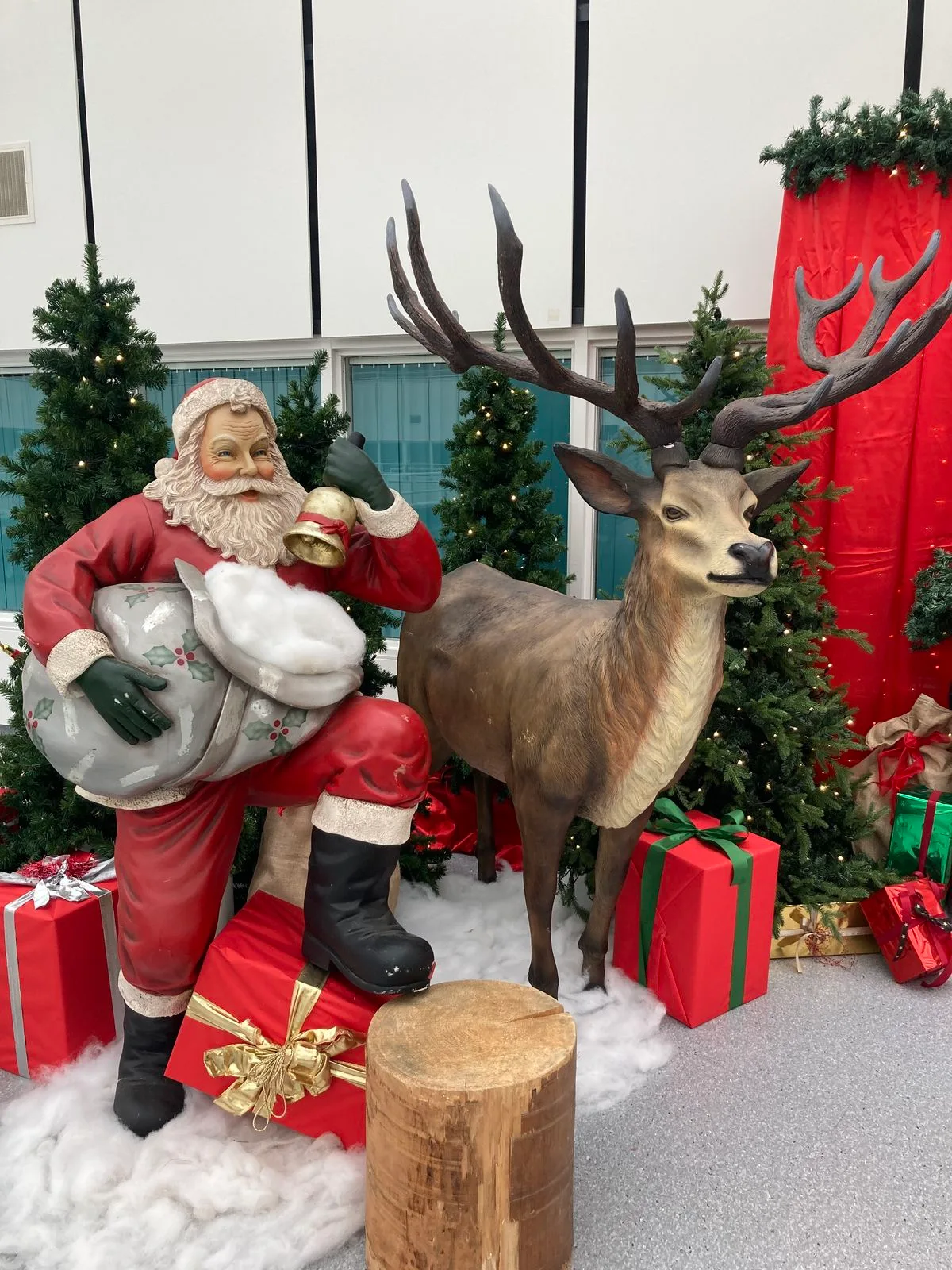 Santa Claus & Reindeer Fiberglass Statues for Christmas Displays