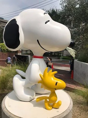 Snoopy & Woodstock Fiberglass Statue for Peanuts Fans & Parks — view 2