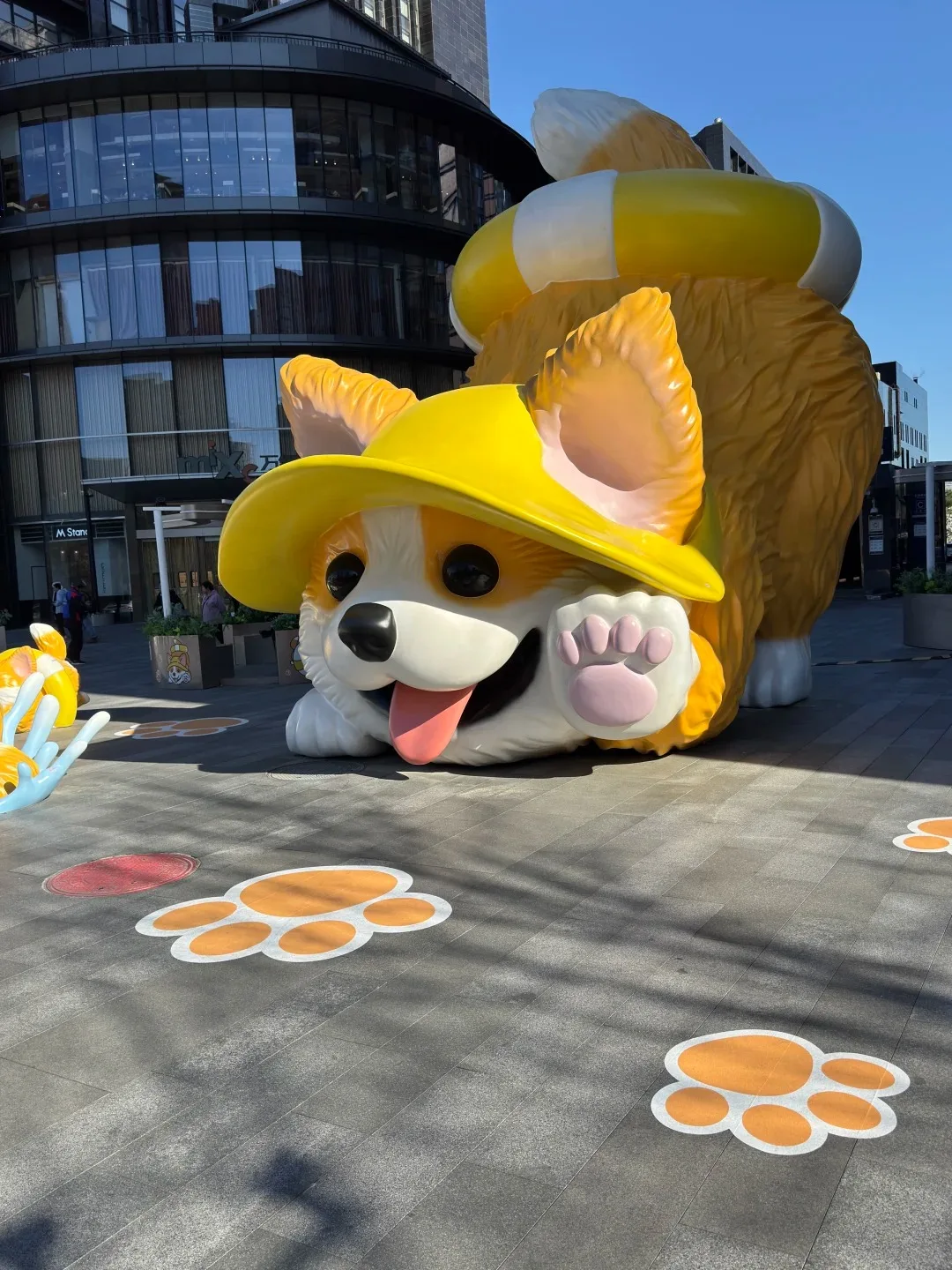 Summer Swimming Theme Giant Corgi FRP Sculpture for Mall Outdoor Plaza Decor — view 4