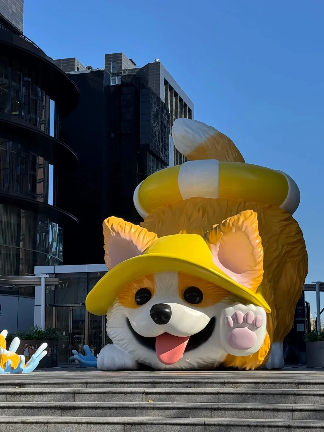 Summer Swimming Theme Giant Corgi FRP Sculpture for Mall Outdoor Plaza Decor — view 3