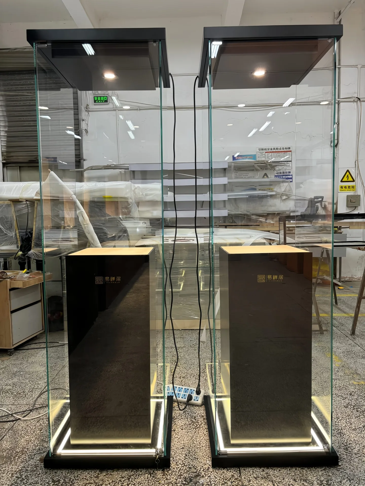 Tall LED Glass Museum Display Case for Antique Artifact Exhibition