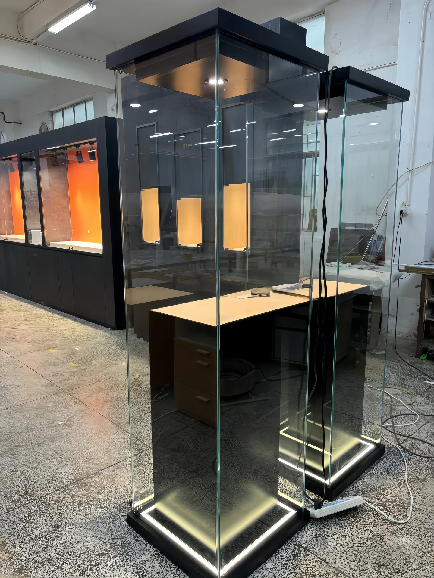 Tall LED Glass Museum Display Case for Antique Artifact Exhibition — view 3
