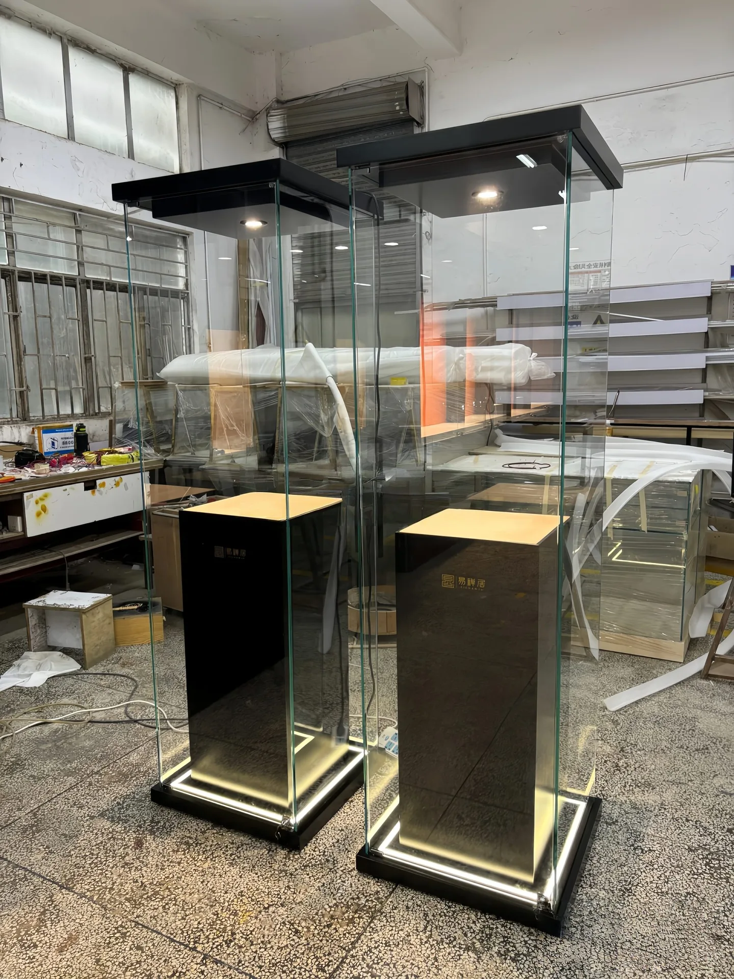 Tall LED Glass Museum Display Case for Antique Artifact Exhibition — view 2