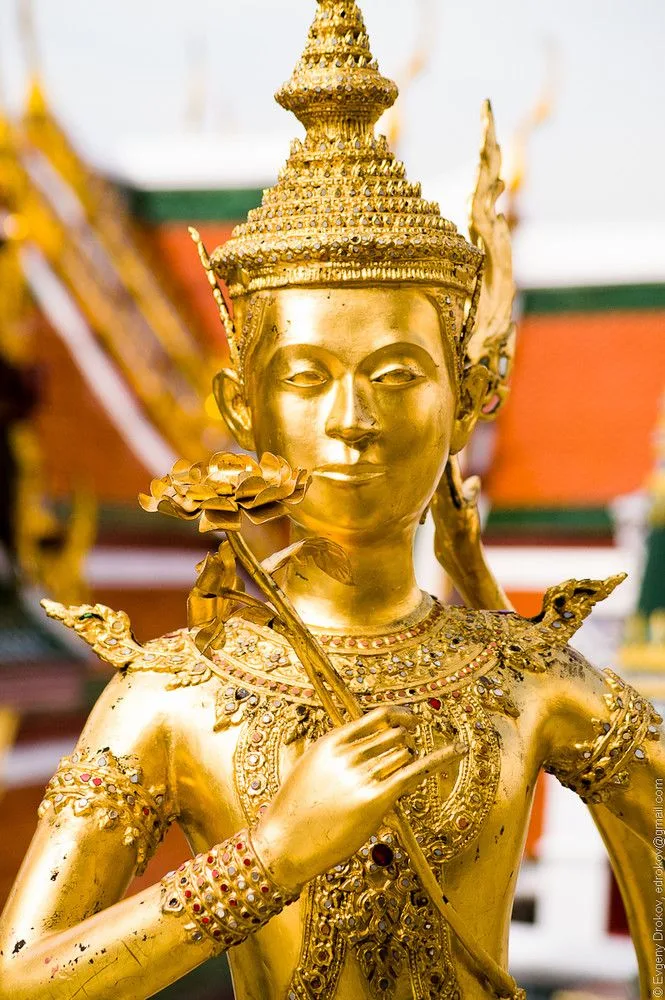 Thai Golden Angel FRP Statue for Temple & Southeast Asia Garden Landscape