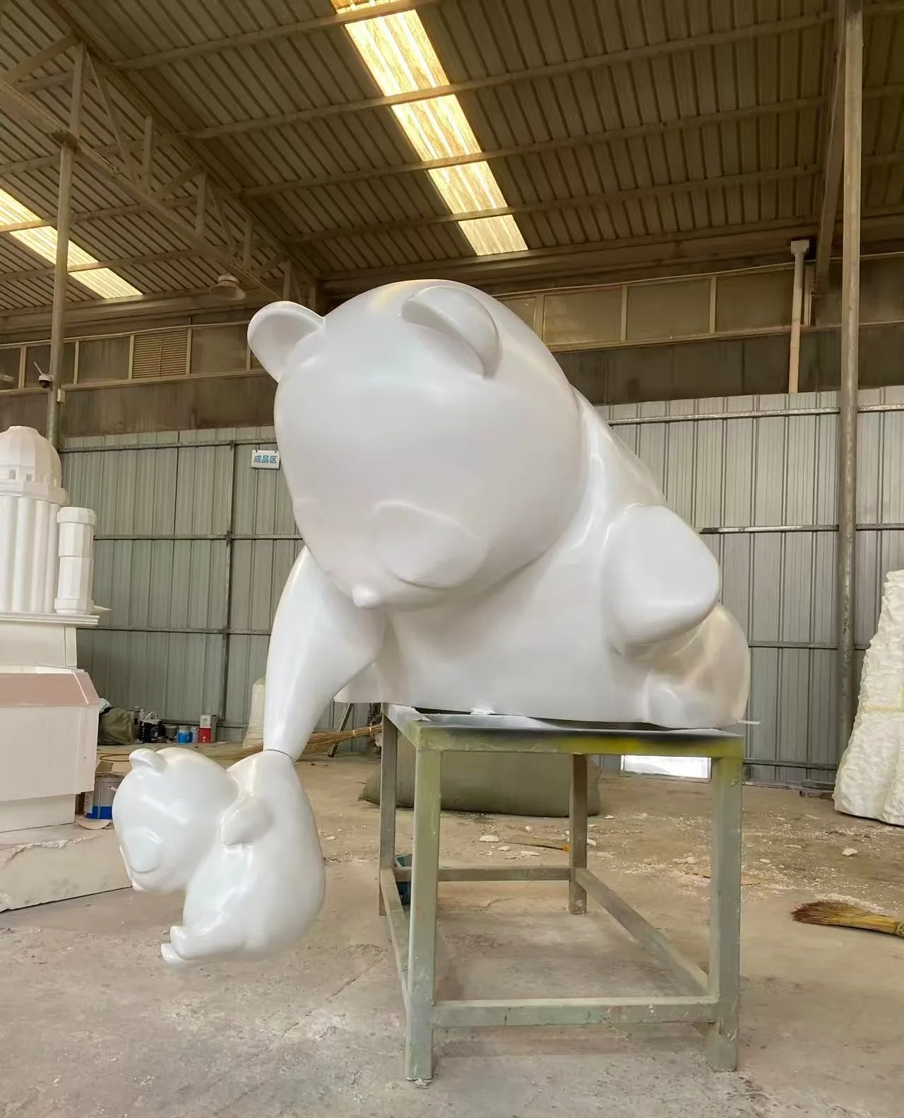 The Ultimate Crowd-Pleaser for Chinese Audiences: Giant Panda Fiberglass Sculptures — view 3