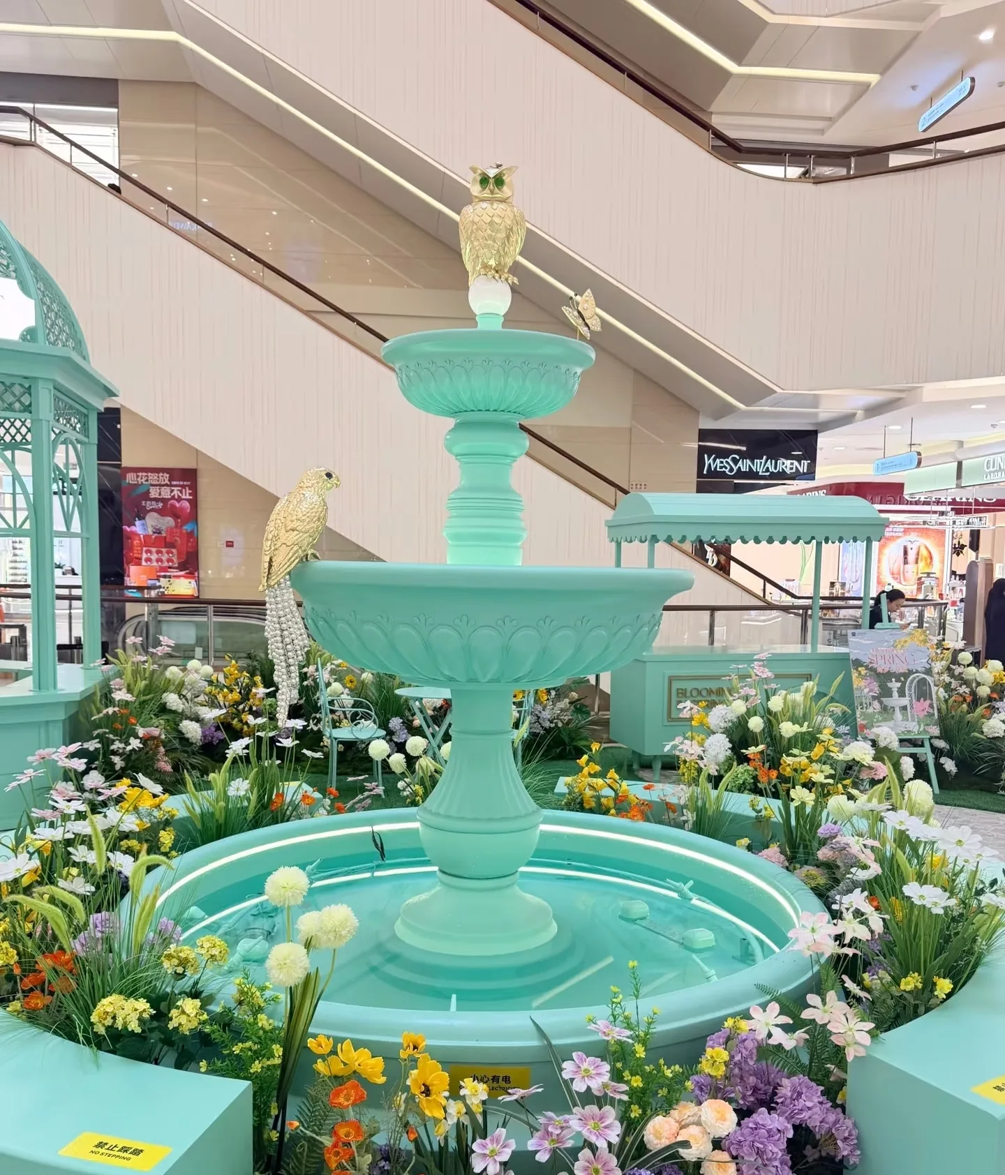 Tiffany Blue Tiered Fountain Sculpture with Golden Birds for Mall Atriums