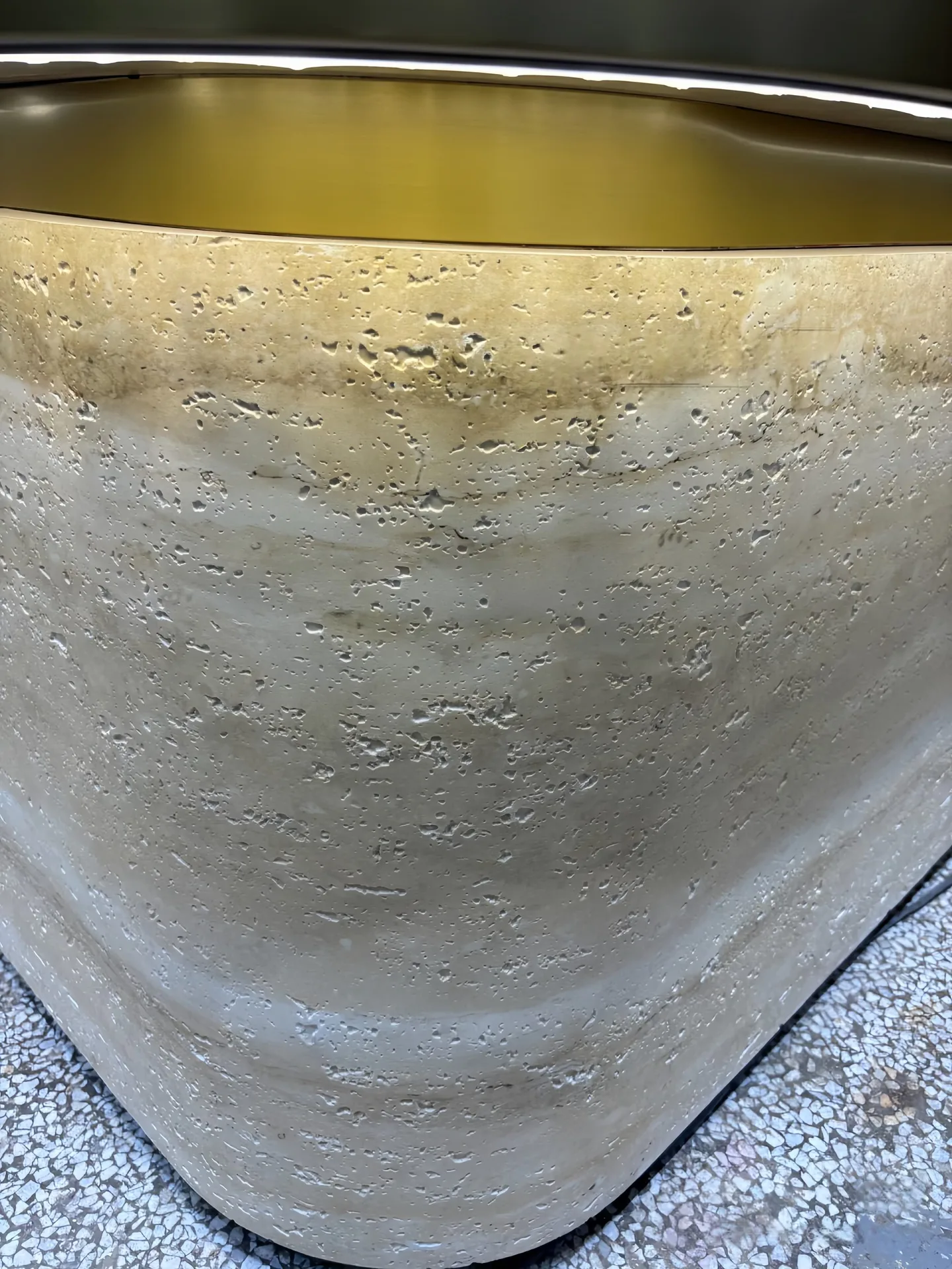 Travertine‑Texture Curved Jewelry Display Counter & Tower Showcase — view 7