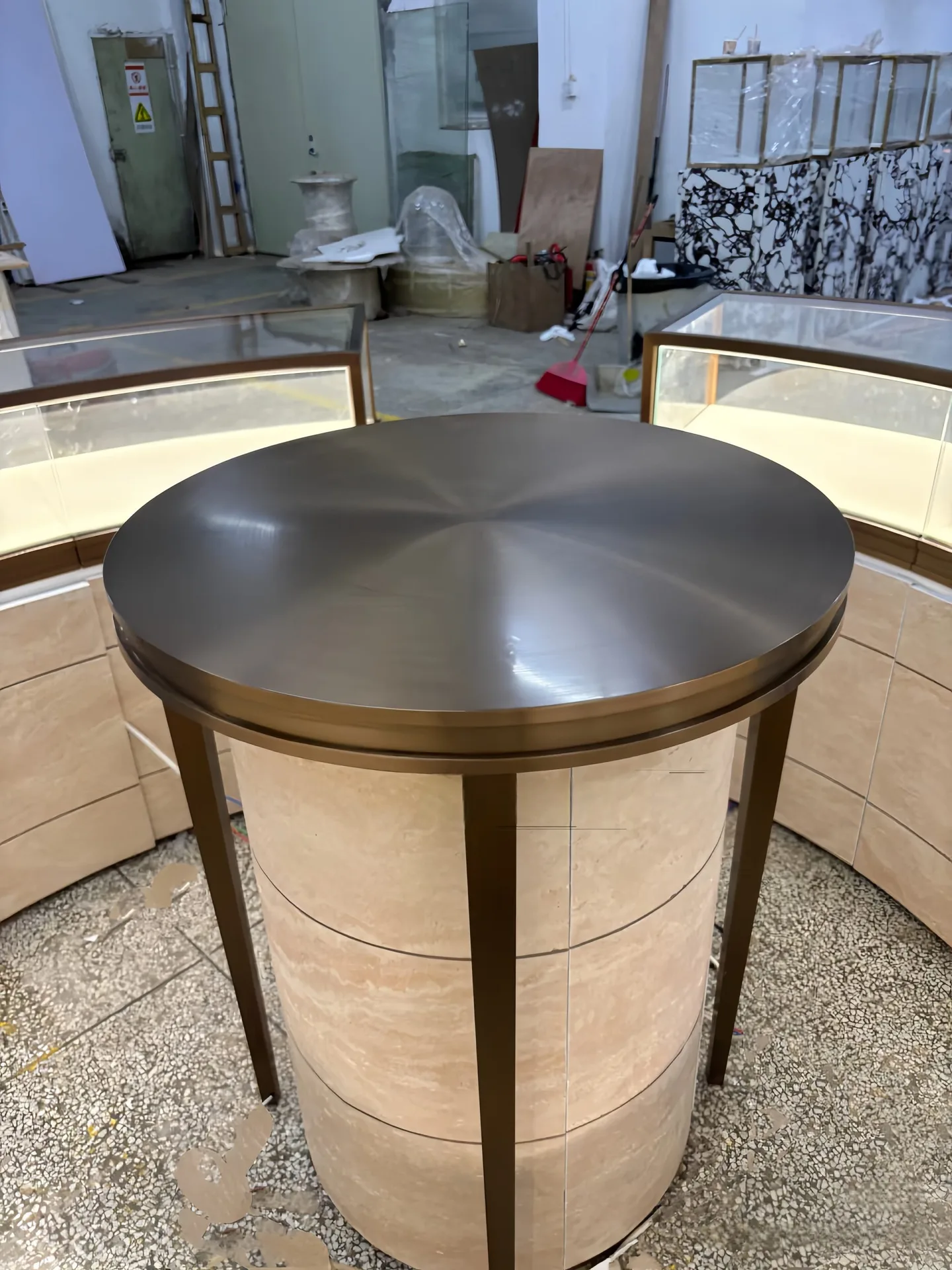 Travertine‑Texture Curved Jewelry Display Counter & Tower Showcase — view 6