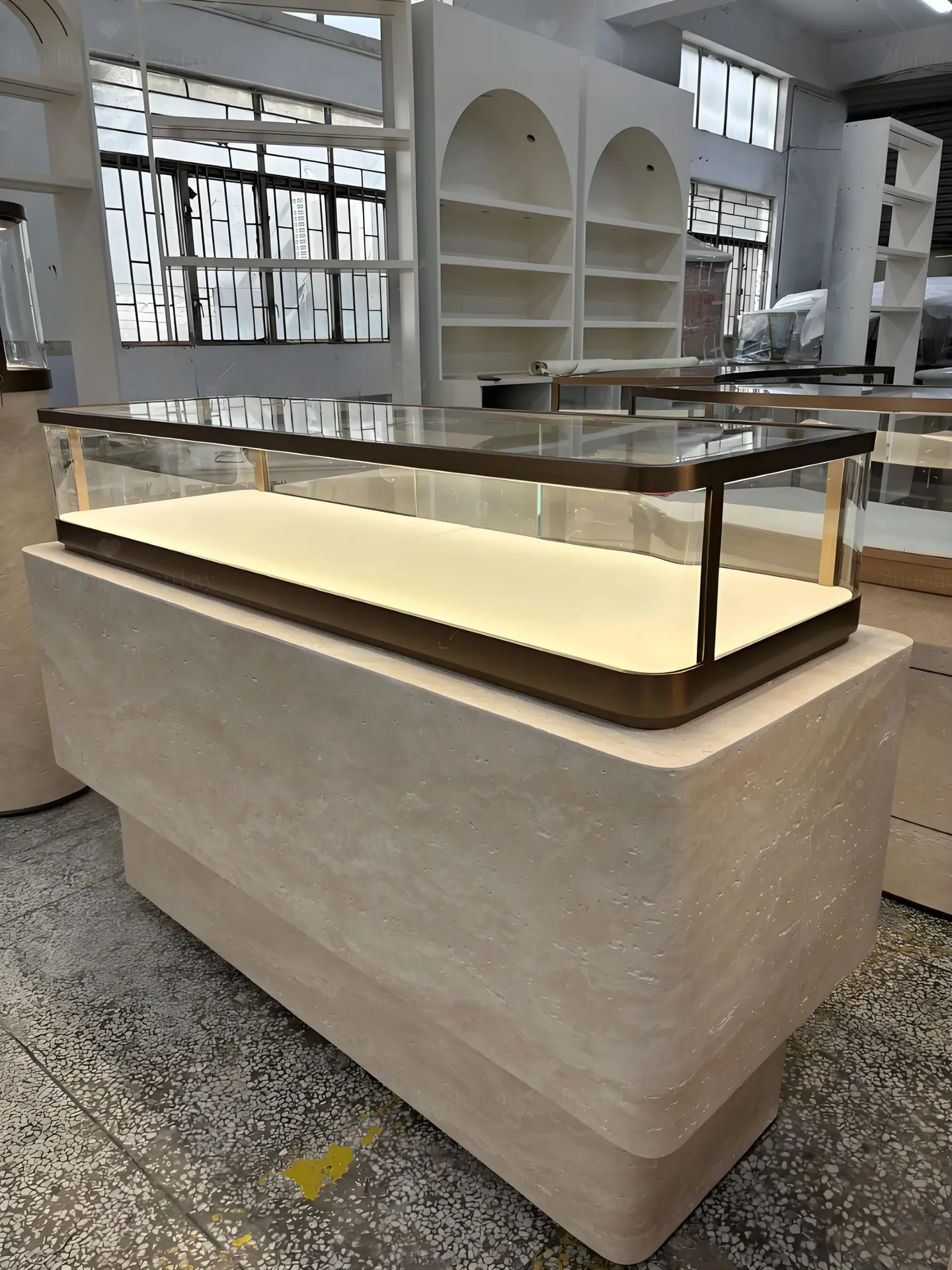 Travertine‑Texture Curved Jewelry Display Counter & Tower Showcase — view 3