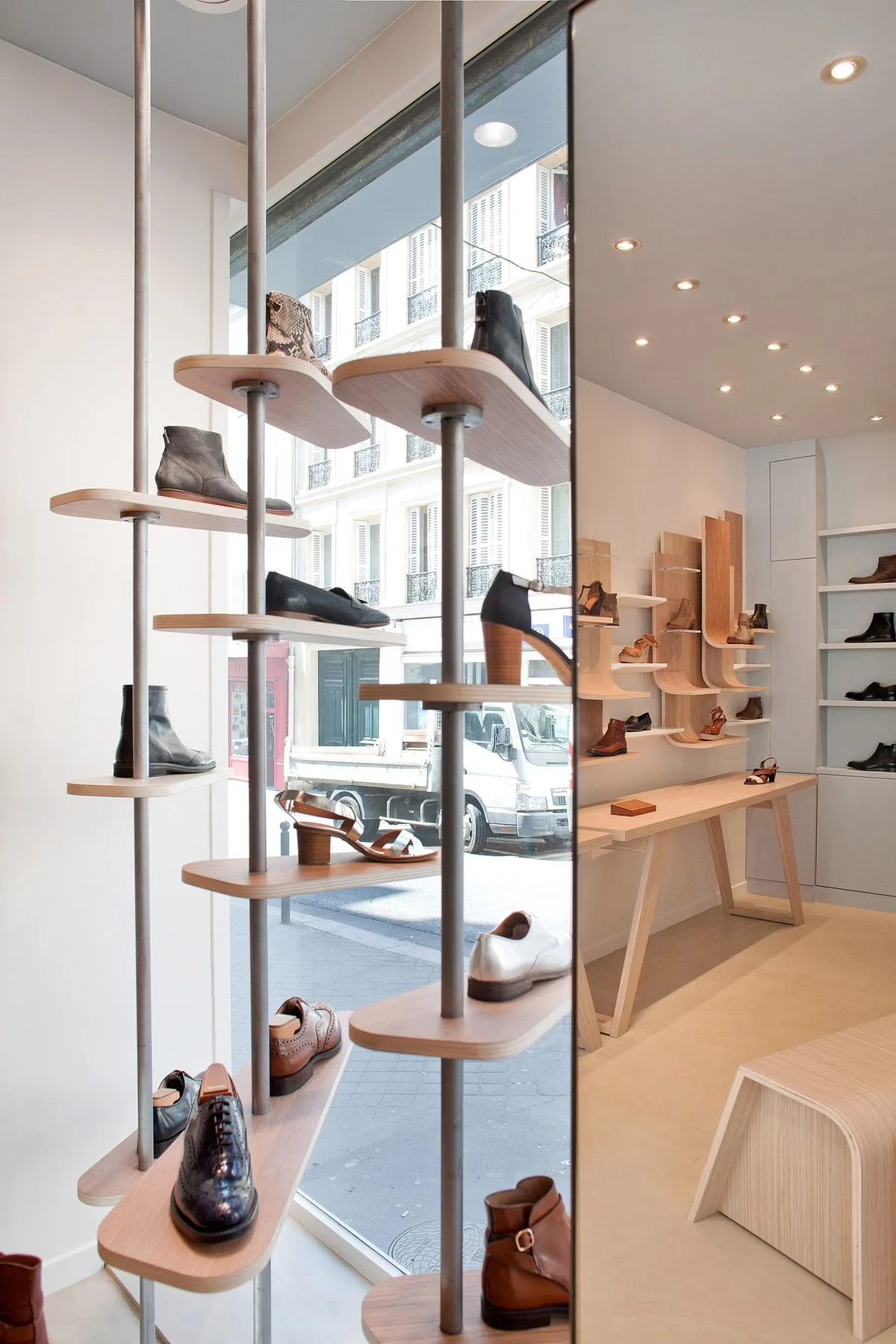 Vertical Metal Rod Irregular Plywood Shoe Display Stand