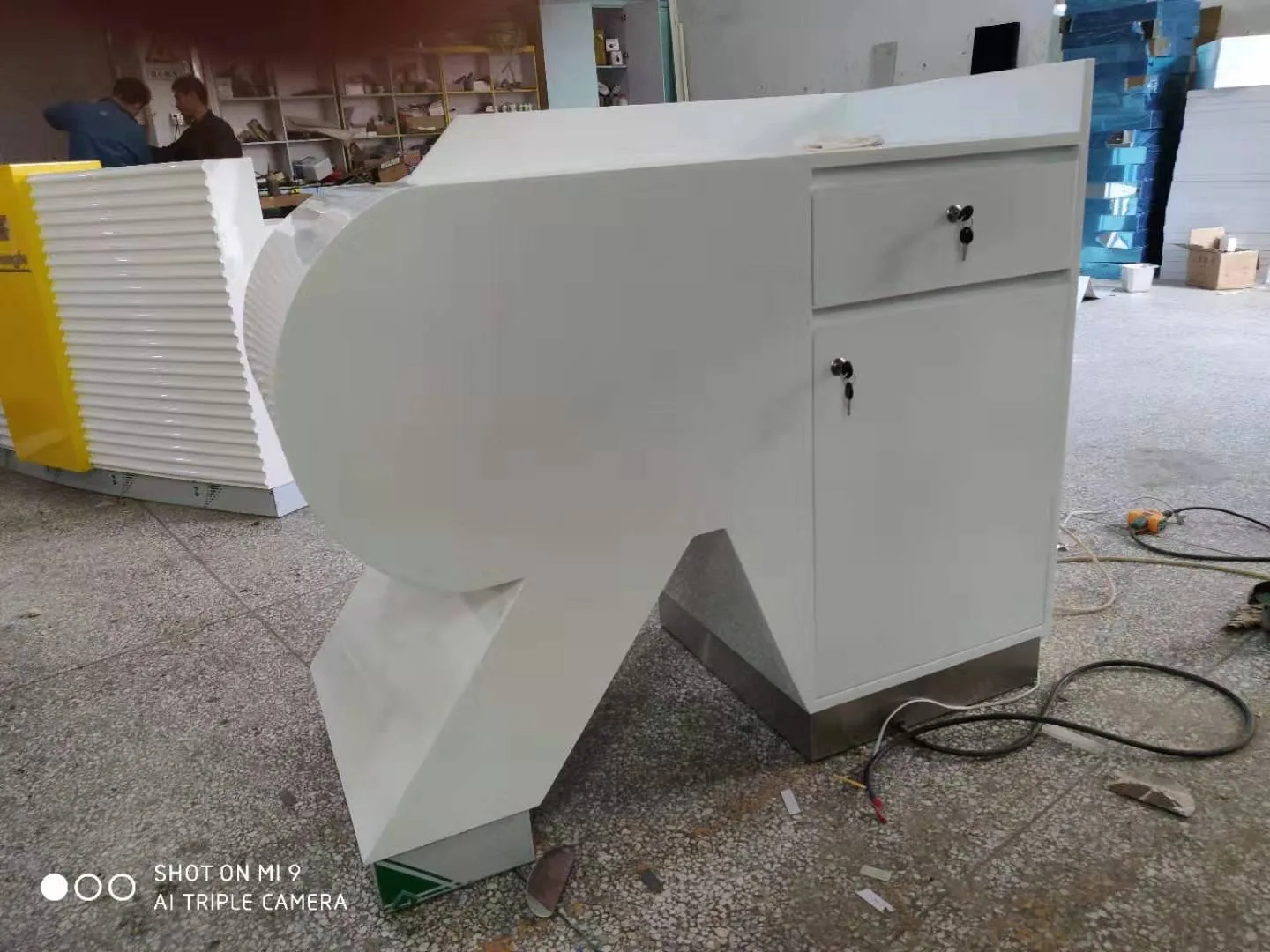 VR – shaped Reception Desk Design Customizable Reception Desk on Sale — view 3