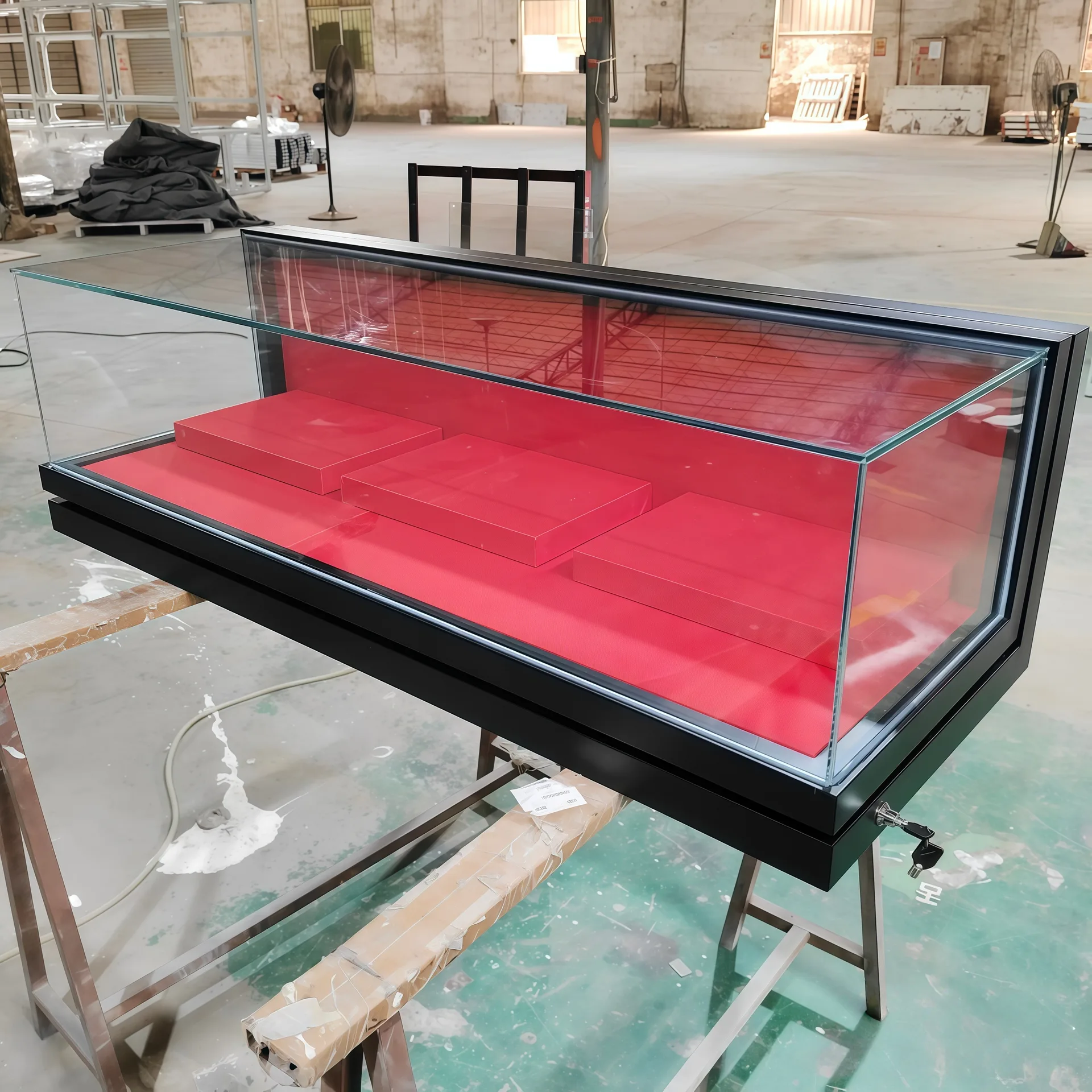 Wall-Mounted Hydraulic Hinge Museum Display Case – Built-in Climate Control, UV-Resistant Glass Showcase for Galleries — product detail 4