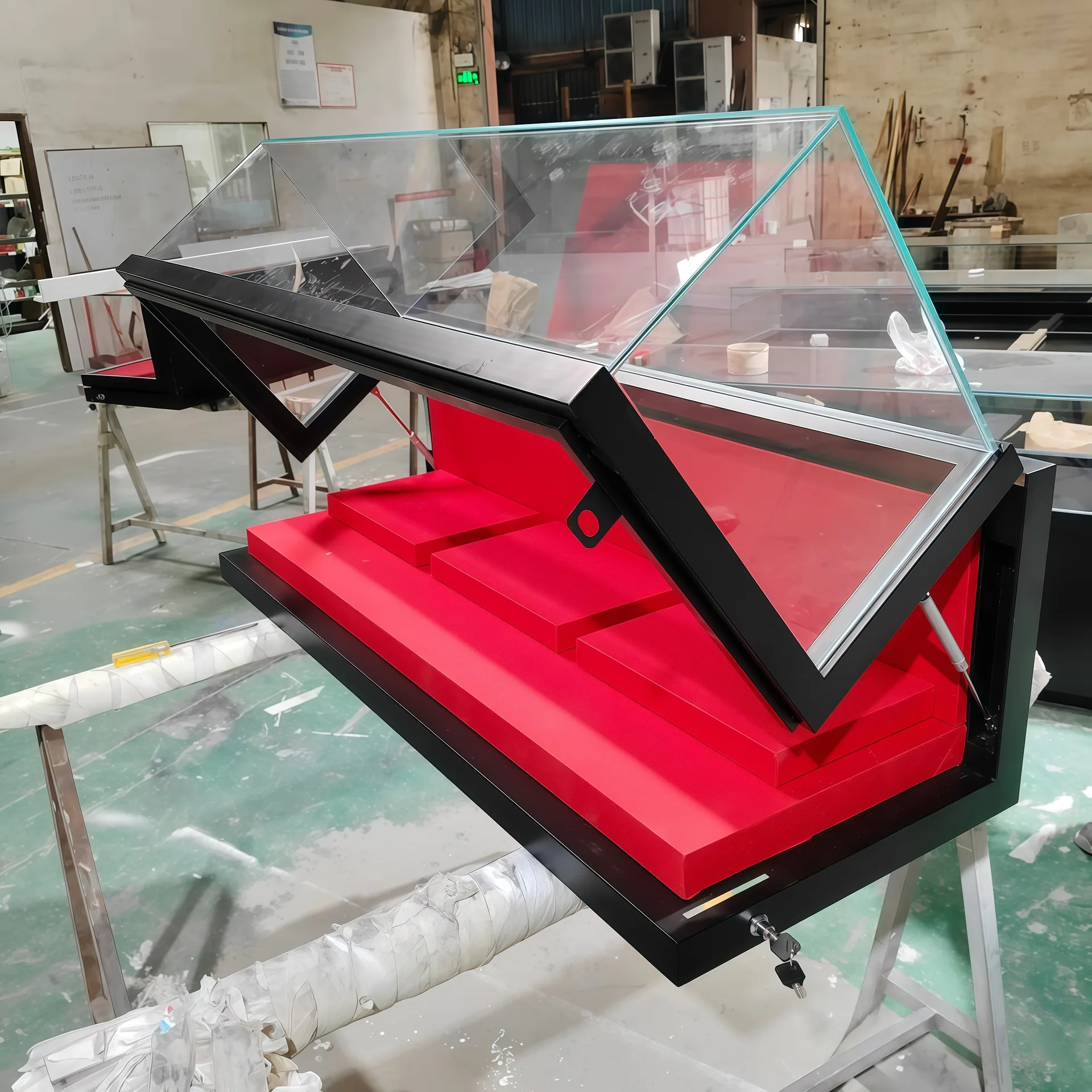 Wall-Mounted Hydraulic Hinge Museum Display Case – Built-in Climate Control, UV-Resistant Glass Showcase for Galleries — product detail 2