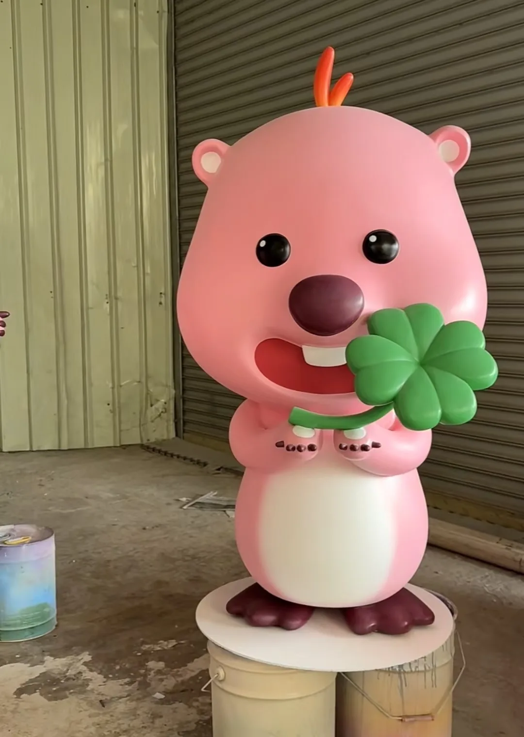 Watermelon Pink Beaver FRP Sculpture for Attractions — view 4