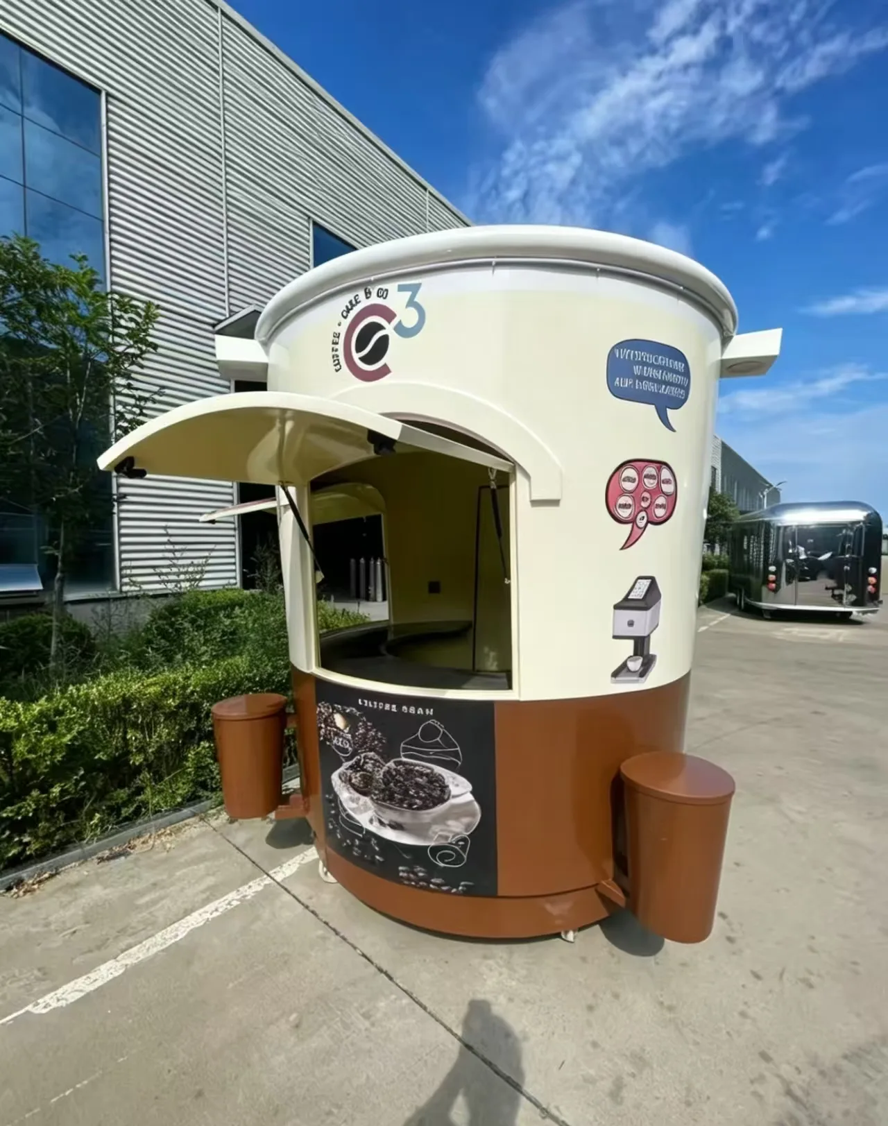 White Coffee Cup Kiosk – Eye-Catching Outdoor Retail Stand — view 2
