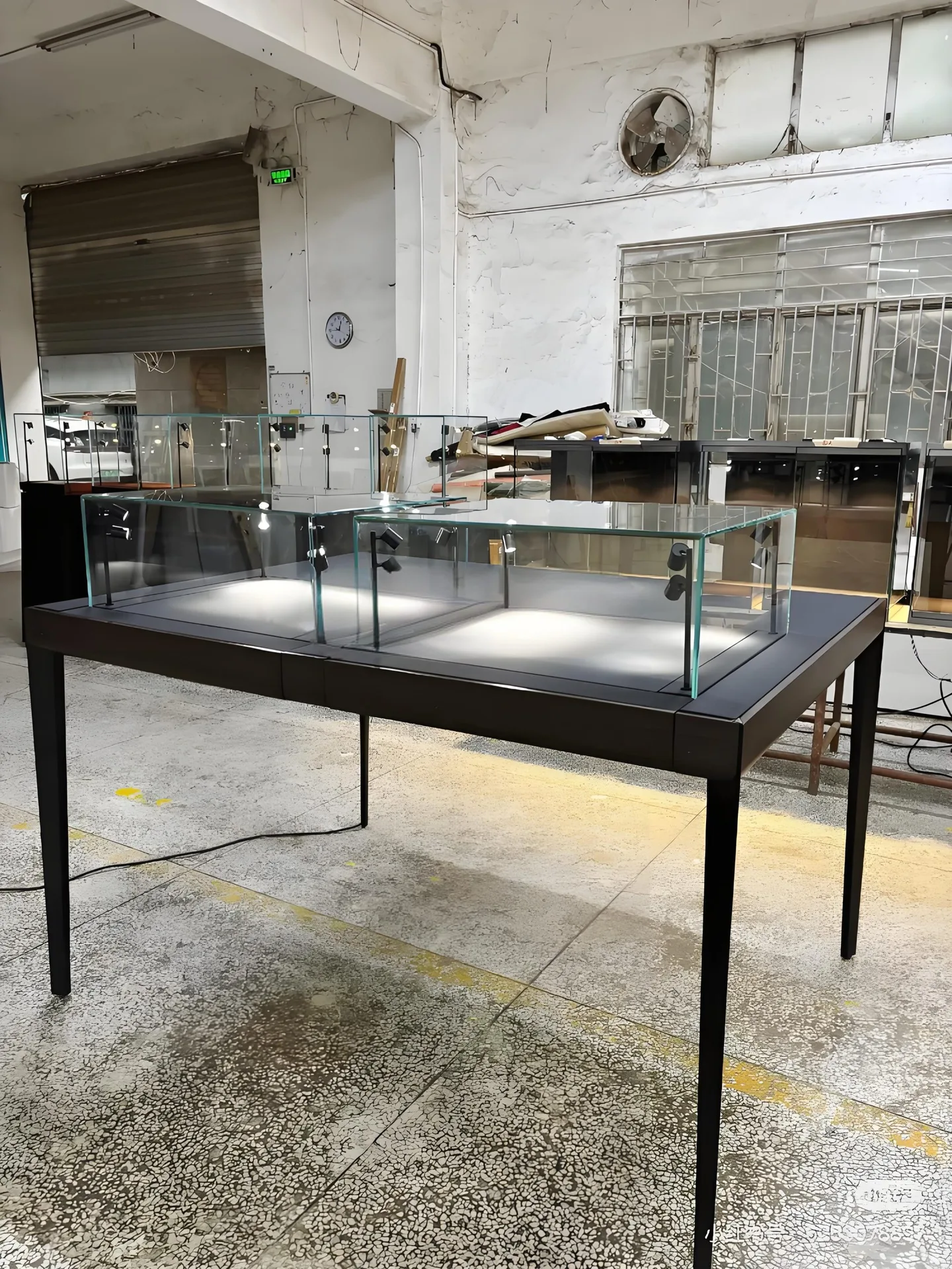 Jewelry Display Table | Tabletop Cases Showcases – custom retail display image 6