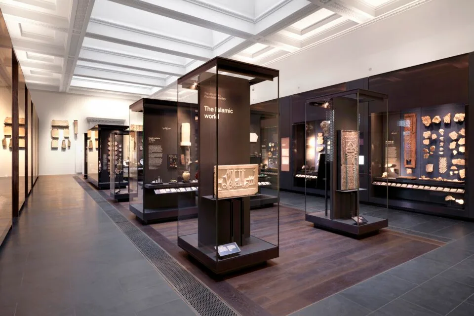 Museum Display Cabinets | Large Glass Cabinets – custom retail display image 53