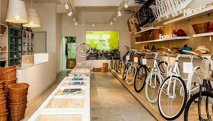 Bicycle Shop Displays | Bike Store Design Retail Fixtures – High-end bike shop design with dispaly cabinet and reception for 