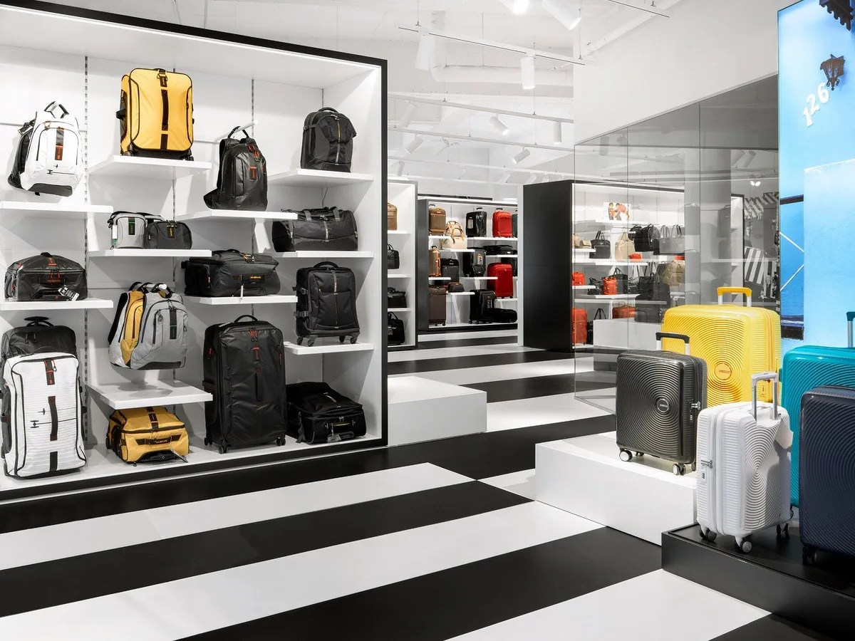 Luggage Store Design | Custom Suitcase Shop Retail Fixtures Displays – Custom Suitcase Display Fixtures Modern Luggage Store 
