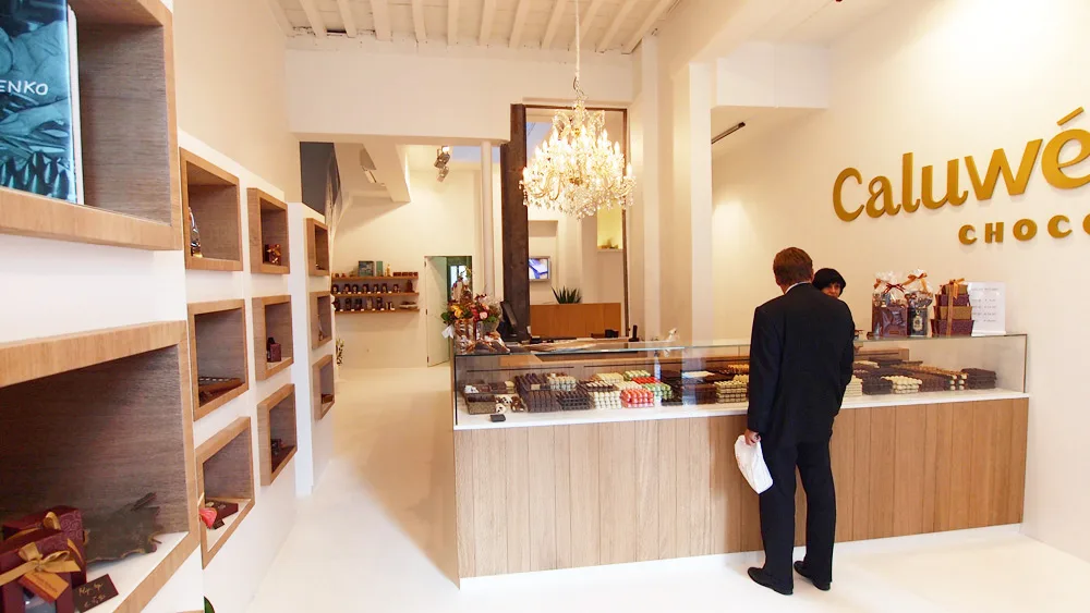 Chocolate Display | Shop Design, Decoration Fixtures – Lollipop candy shop Chocolate counter big sweet candy shelves Convenie