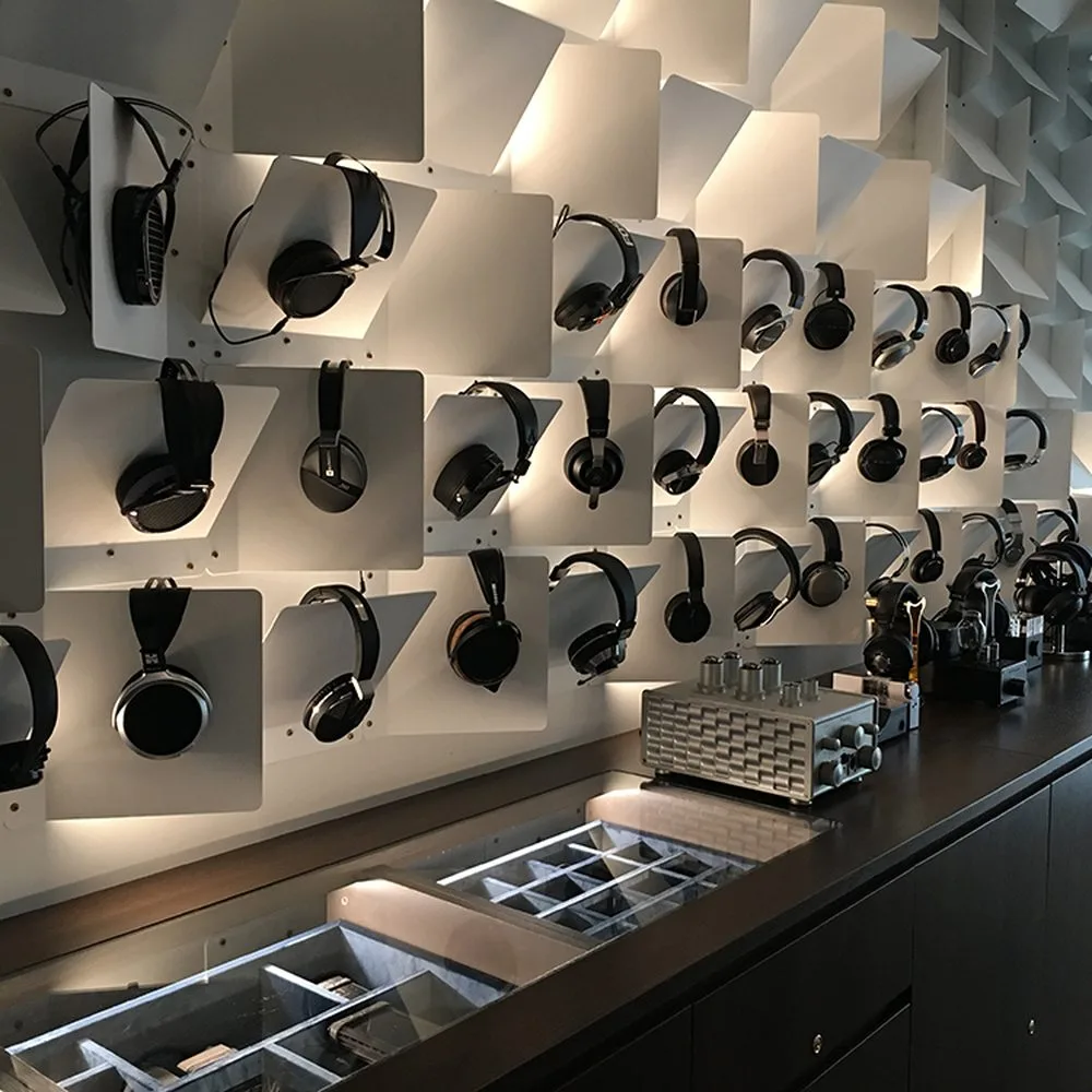 Headphone Displays, Design Store Fixtures – custom retail display image 3