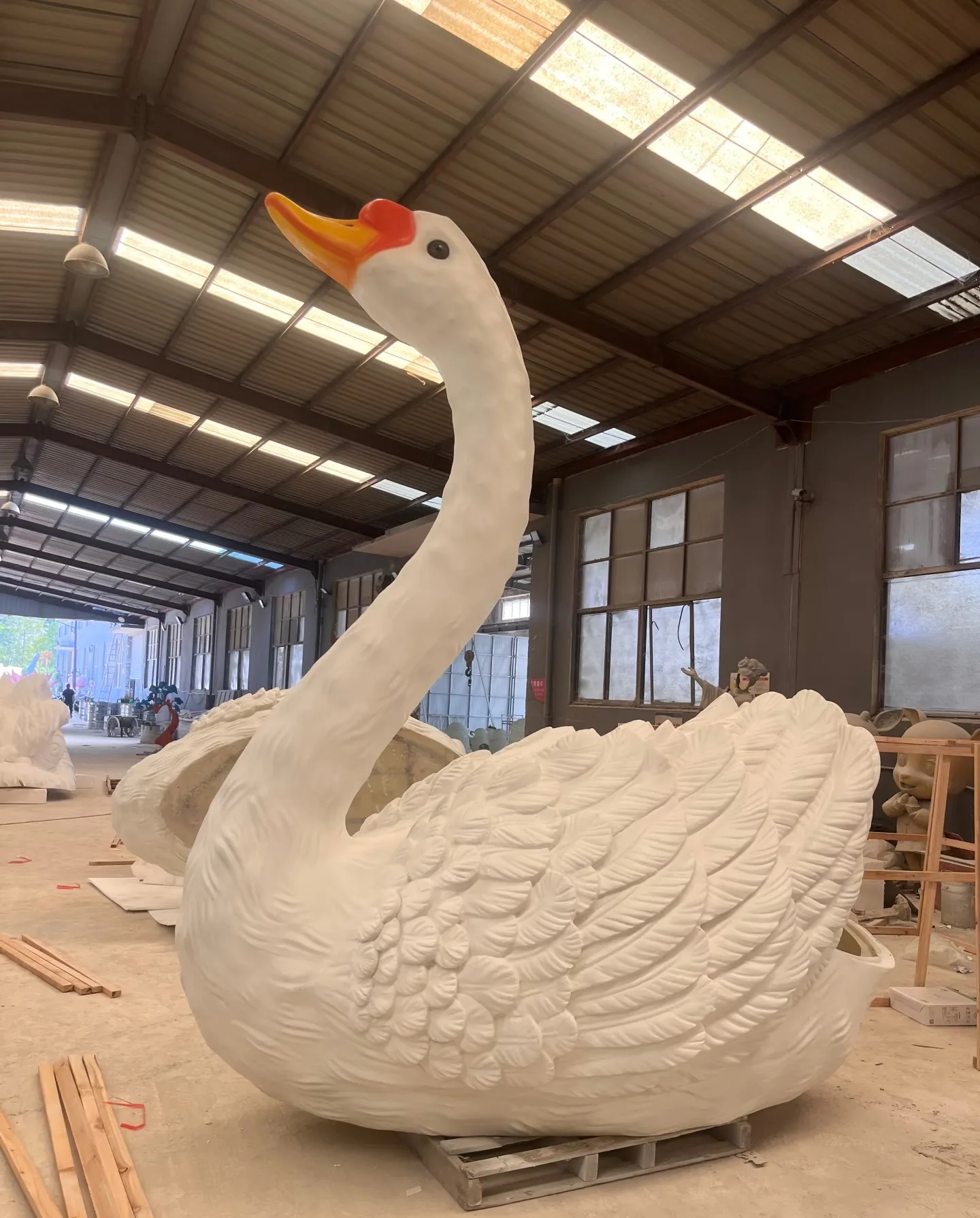 Outdoor Swan Statues Sculptures For Sale – custom retail display image 7