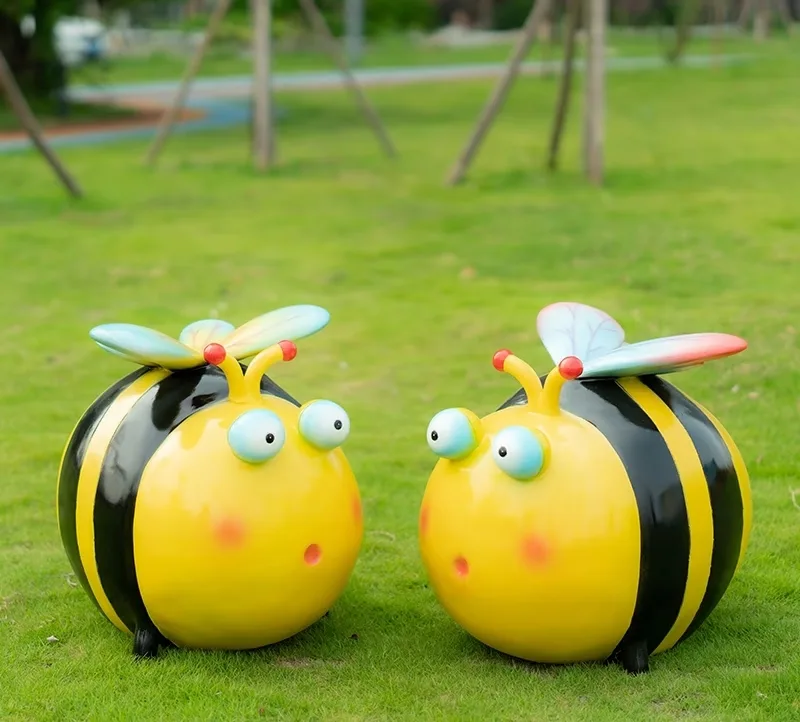 Bee Statues Sculptures For Garden Ornaments – custom retail display image 6