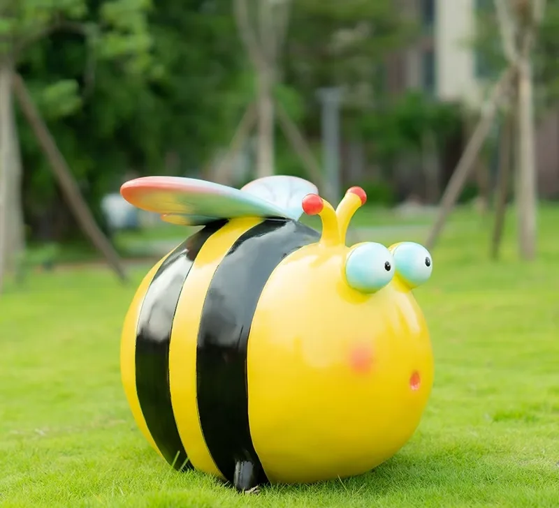 Bee Statues Sculptures For Garden Ornaments – custom retail display image 5