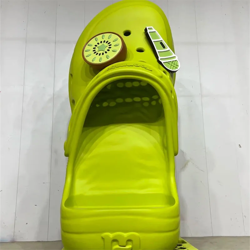 Custom Fiberglass Statues Sculptures Manufacturer | Benson Display – custom retail display image 9