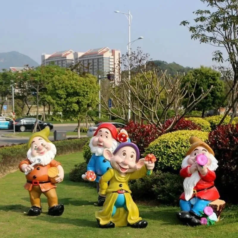 Custom Fiberglass Statues Sculptures Manufacturer | Benson Display – custom retail display image 16