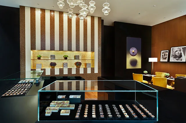 Chocolate Display | Shop Design, Decoration Fixtures – Lollipop candy shop Chocolate counter big sweet candy shelves Convenie