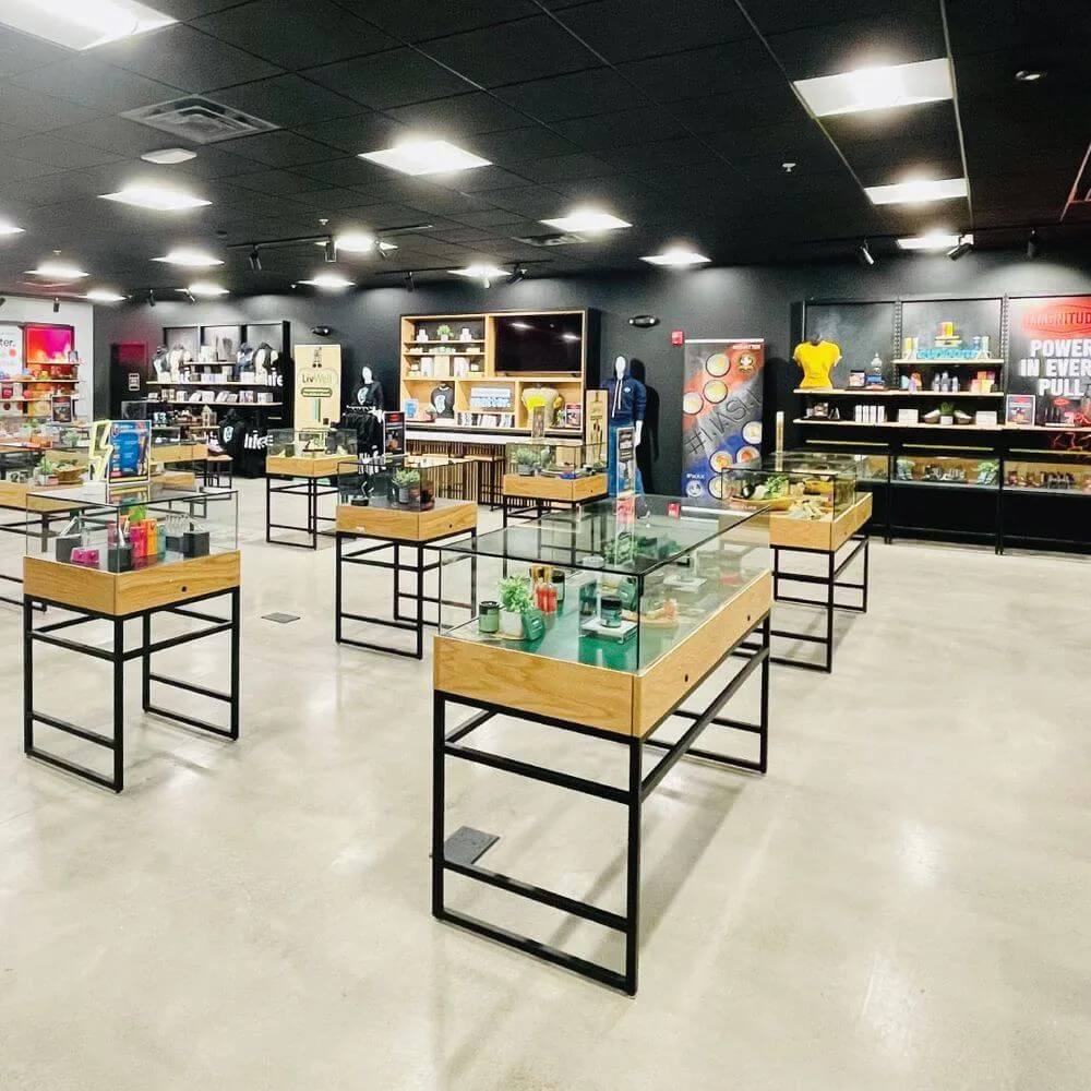 Cannabis Dispensary Design, Layout Store Planning – Irregularly Shaped Display Cannabis Dispensary Showcase Cannabis Store De