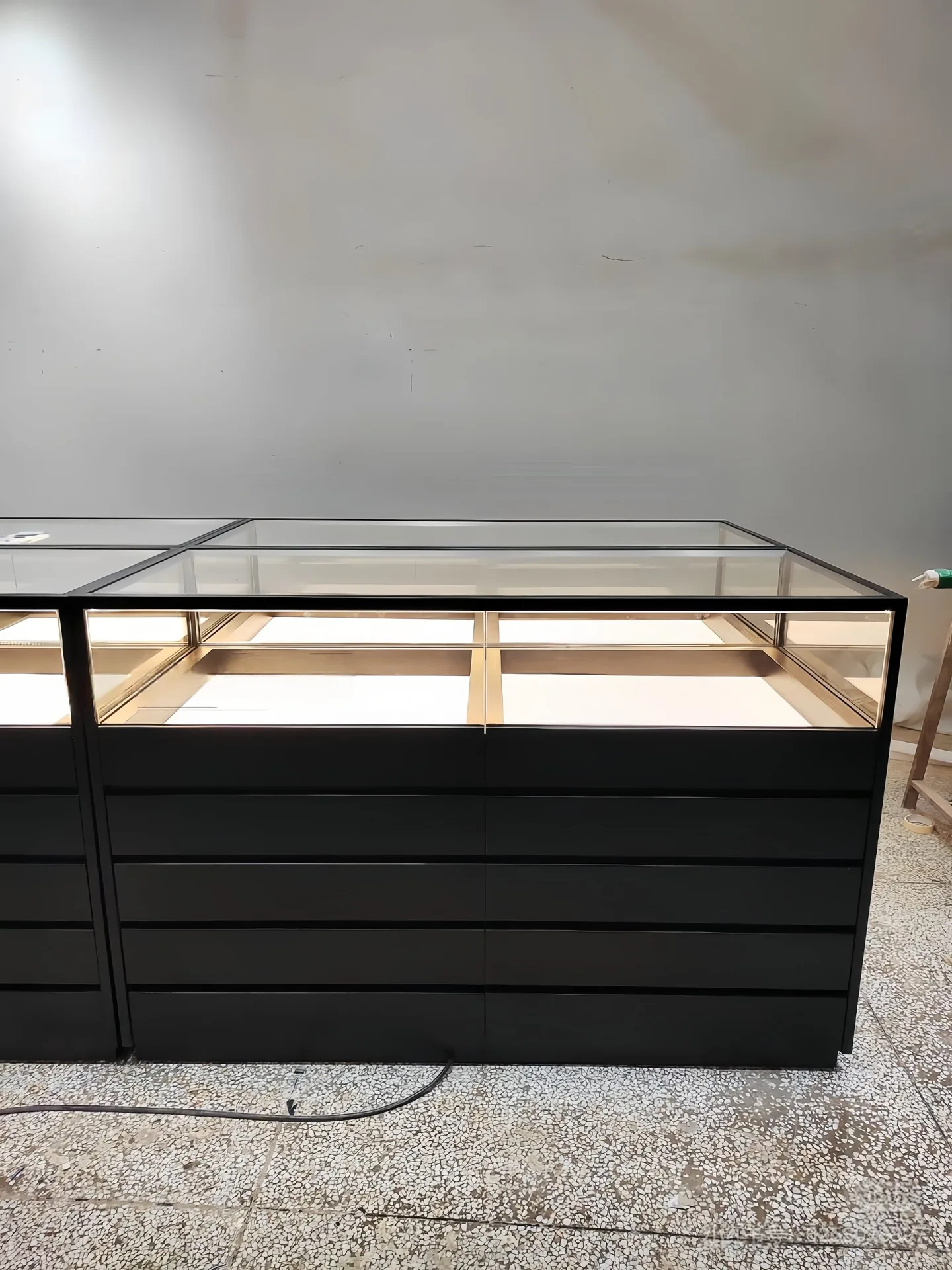 Rock Display Cases Cabinets – custom retail display image 6