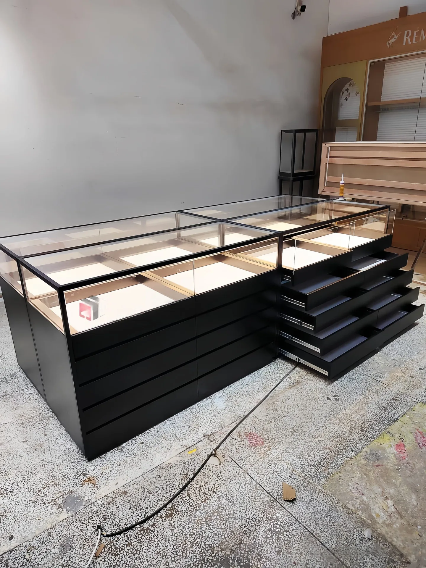 Rock Display Cases Cabinets – custom retail display image 7