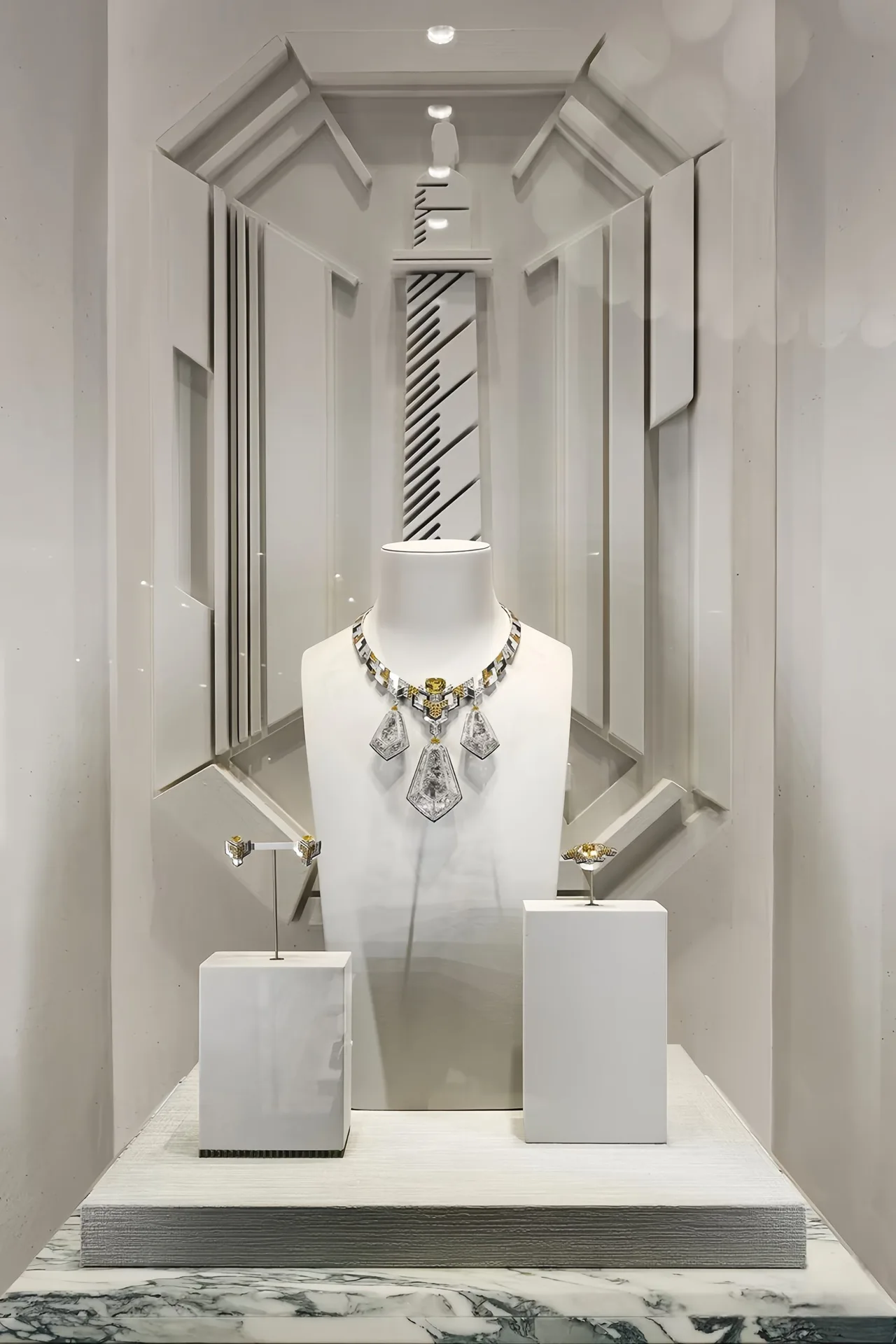 High‑End Luxury Jewellery Display Vitrine, Custom White Glass Jewelry Showcase For Boutique Interior
