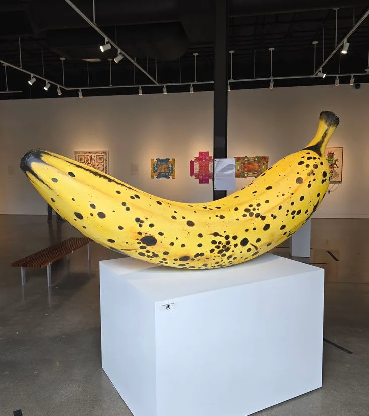 Fiberglass Banana Statues Sculptures For Garden Park – custom retail display image 6