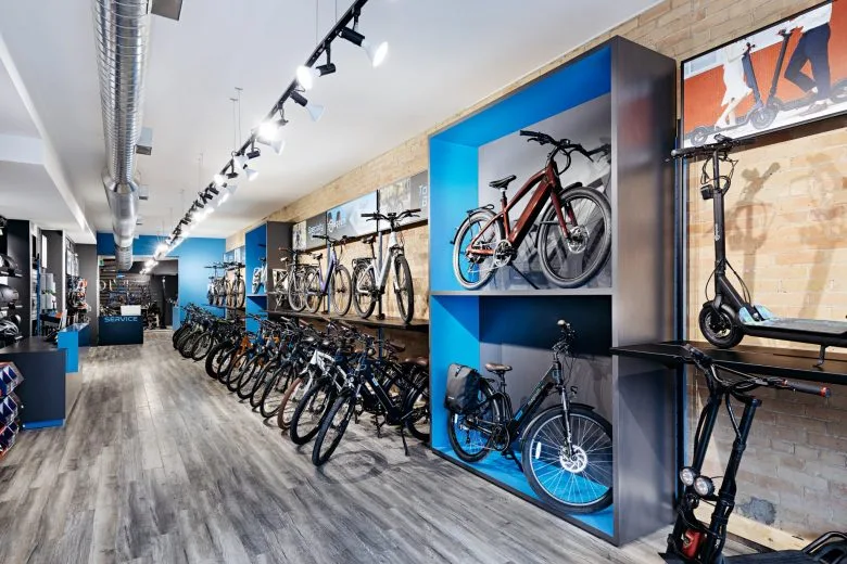 Bicycle Shop Displays | Bike Store Design Retail Fixtures – High-end bike shop design with dispaly cabinet and reception for 