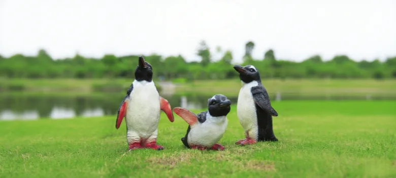 Large Penguin statue Sculptures For Outdoor – custom retail display image 10