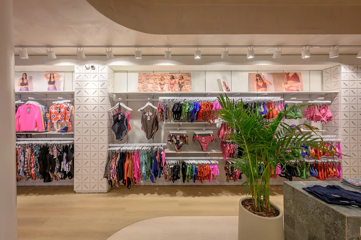 Swimwear Store Design, Displays Retail Fixtures – Modern outdoor Swimwear shop design outdoor swimwear cabinet & kiosk image