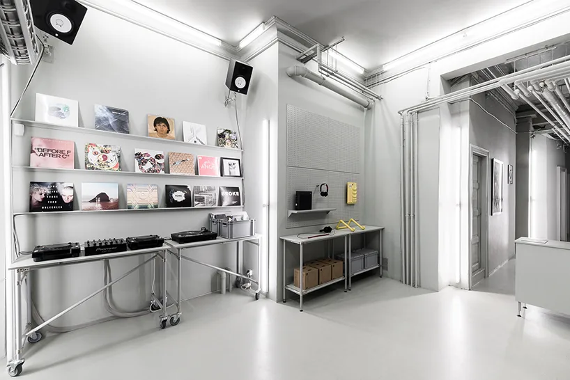 Headphone Displays, Design Store Fixtures – Interior Design image 11
