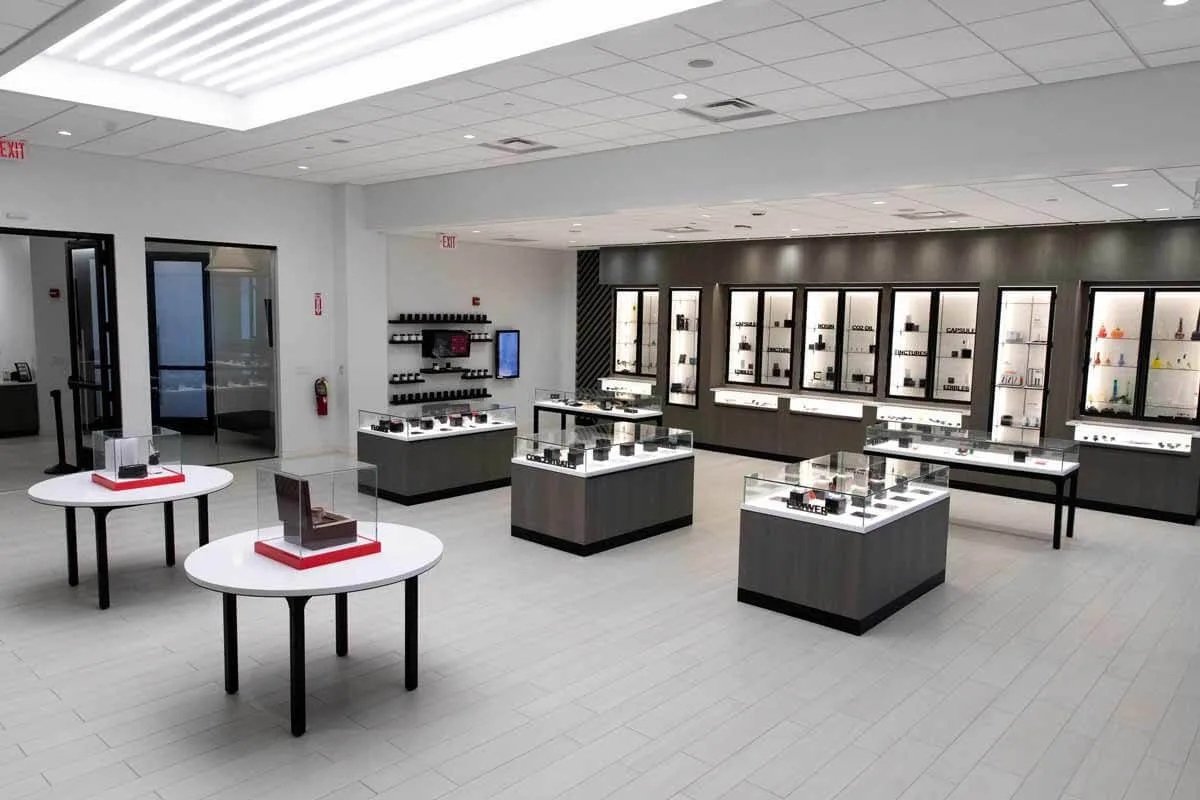 Cannabis Dispensary Design, Layout Store Planning – Irregularly Shaped Display Cannabis Dispensary Showcase Cannabis Store De