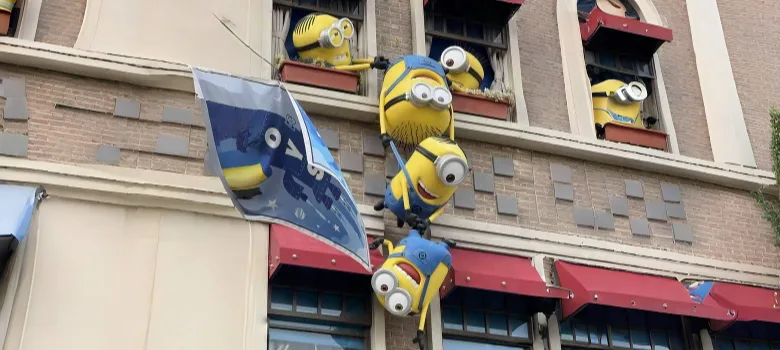 Life Size Minions Statues For Sale | Fiberglass Cartoon Figures – custom retail display image 4