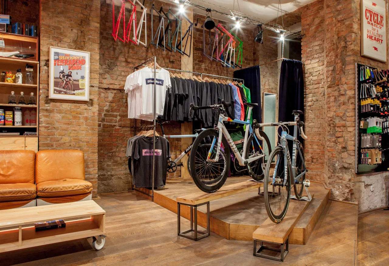 Bicycle Shop Displays | Bike Store Design Retail Fixtures – High-end bike shop design with dispaly cabinet and reception for 