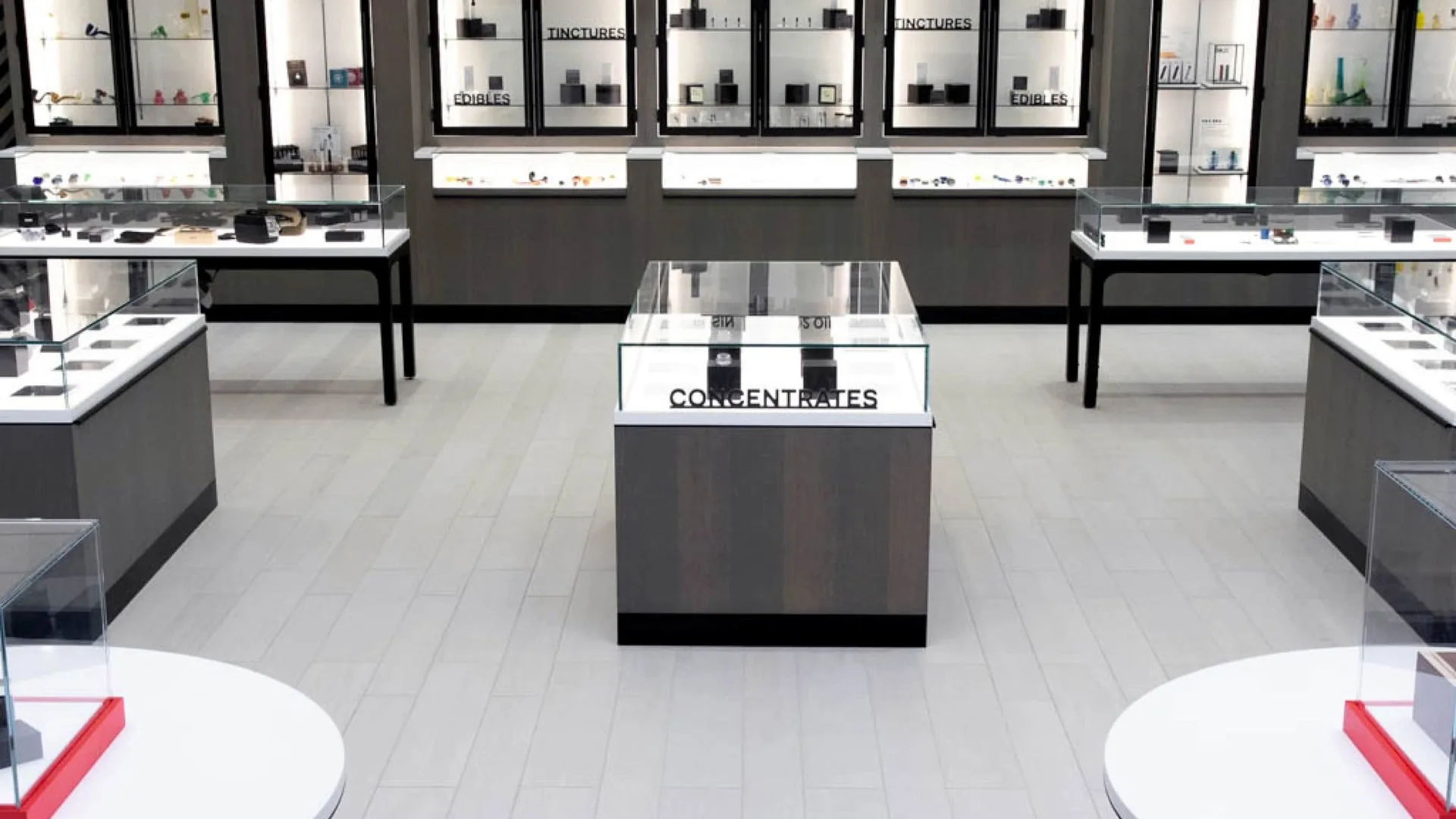 Cannabis Dispensary Design, Layout Store Planning – Irregularly Shaped Display Cannabis Dispensary Showcase Cannabis Store De