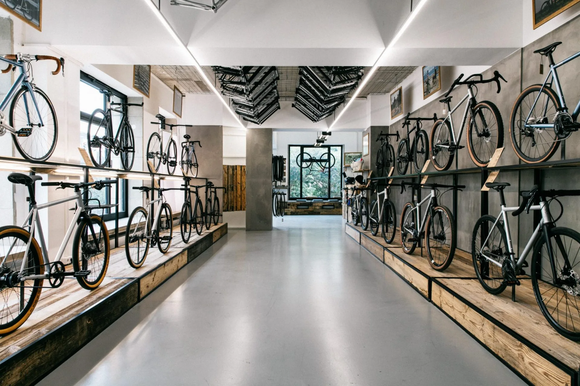 Bicycle Shop Displays | Bike Store Design Retail Fixtures – custom retail display image 1
