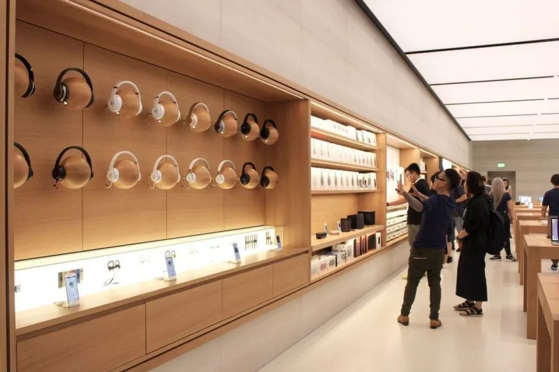 Headphone Displays, Design Store Fixtures – custom retail display image 1