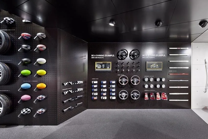 Car Accessories Shop Displays, Racks Interior Design – custom retail display image 14