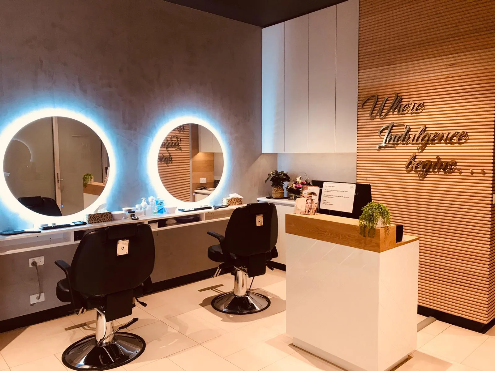 Eyebrow Salon Design, Furniture Decorations – Two-Tier Vintage Display Stand Open Glass Top Closed Storage Base image 3
