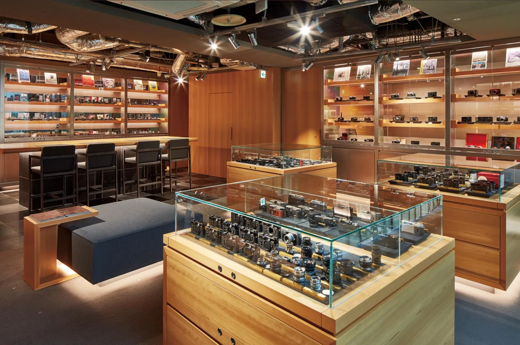 Camera Store Design Displays – custom retail display image 1